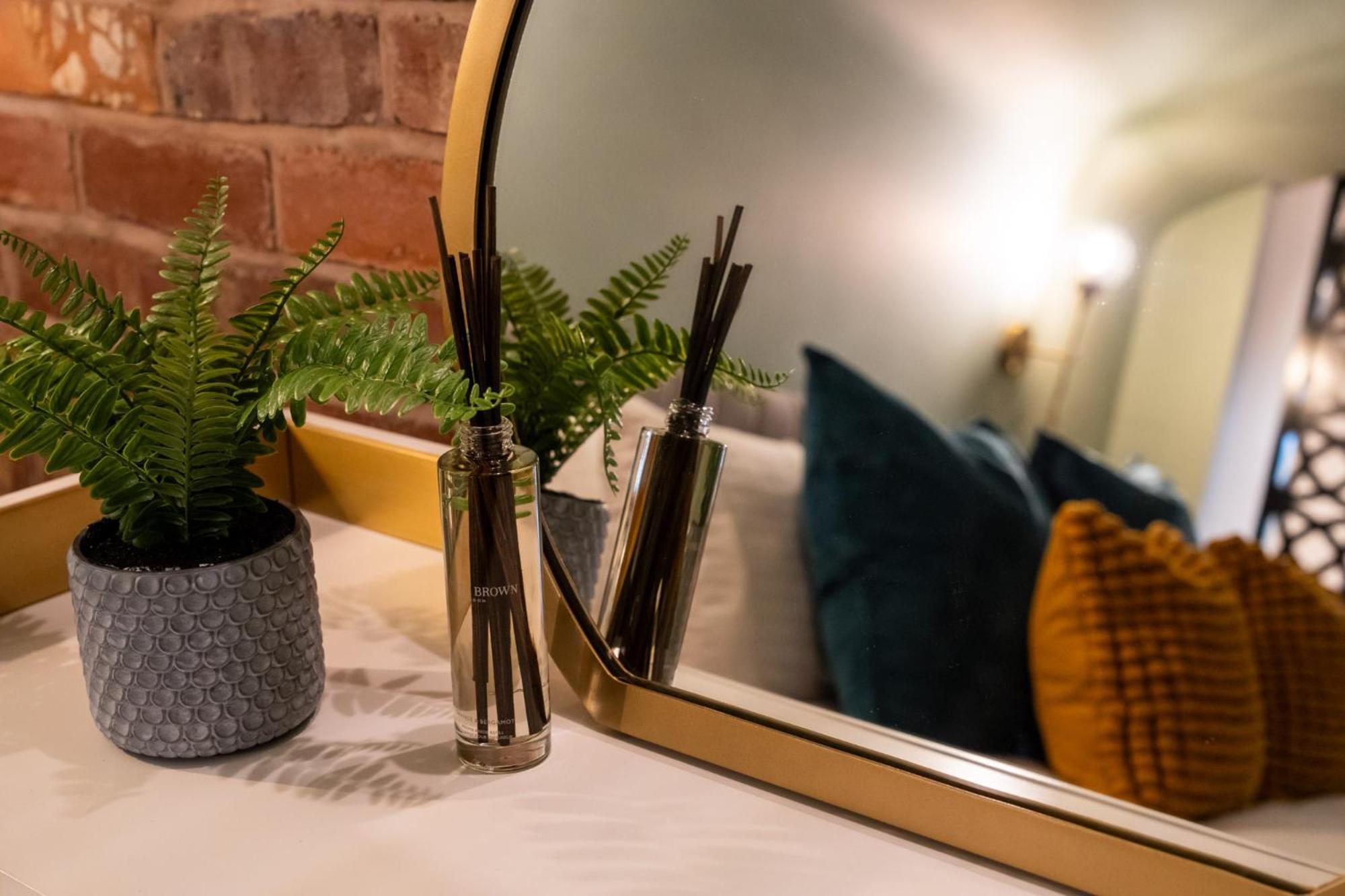 Commandery Vaults - Luxury Apartment In City Centre With Sky Tv Worcester Buitenkant foto