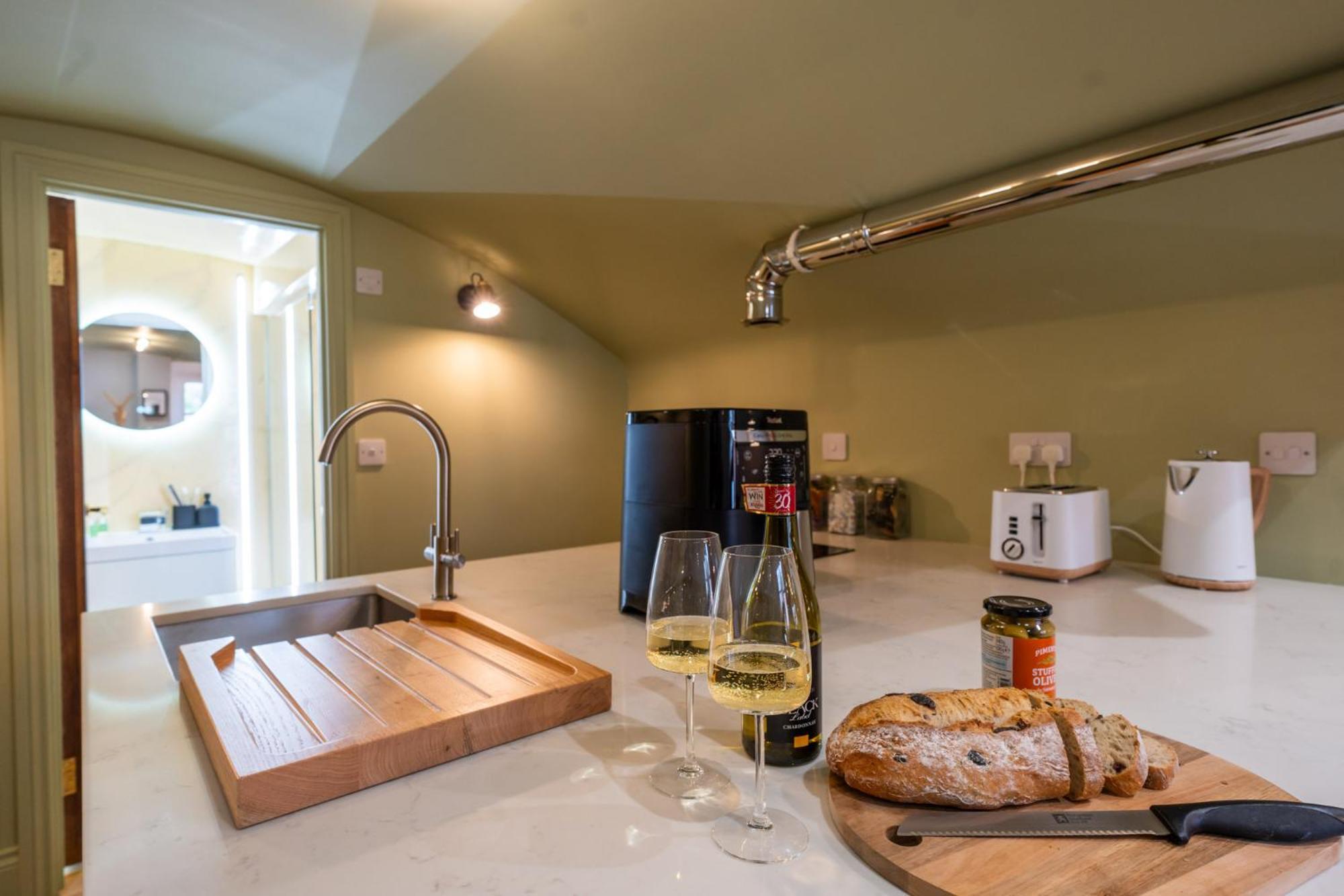 Commandery Vaults - Luxury Apartment In City Centre With Sky Tv Worcester Buitenkant foto
